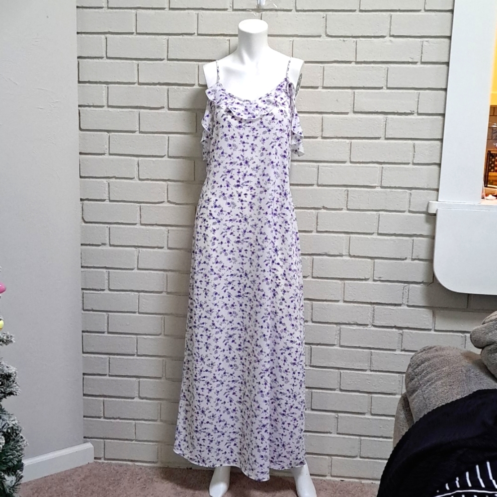 Forever 21 Purple Floral Cold Shoulder Maxi Dress. Size Medium NWT